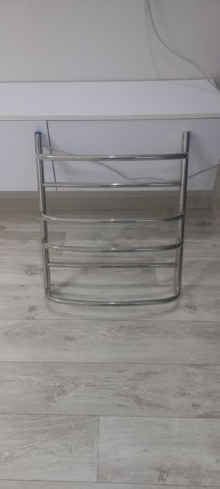 Полотенце сушитель электрически .новый.