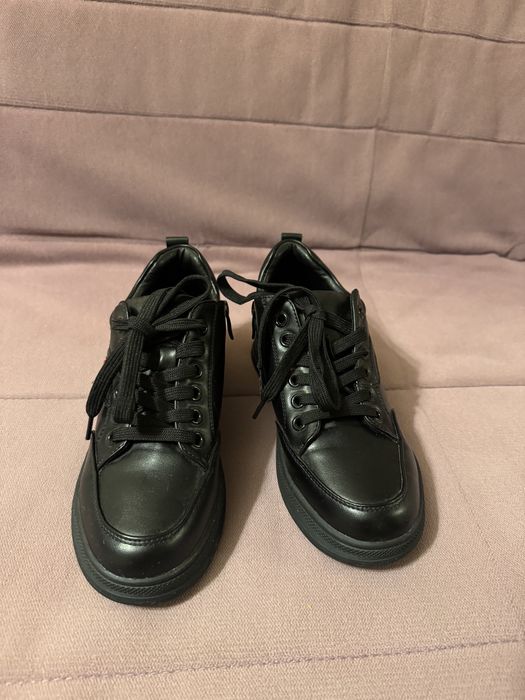 Продам женские ботинки