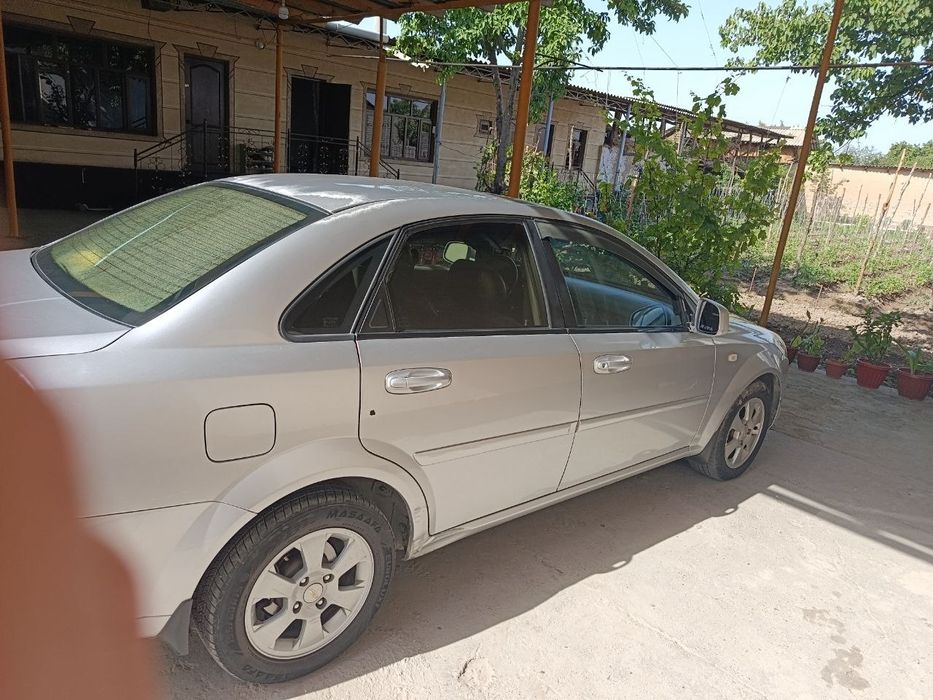 Lacetti Sotiladi