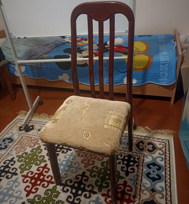 Стулья четыре штуки