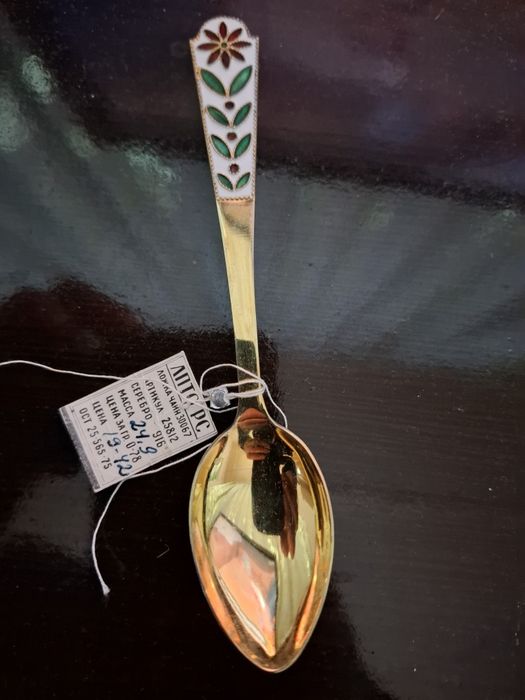 Kumush qoshiq sotiladi