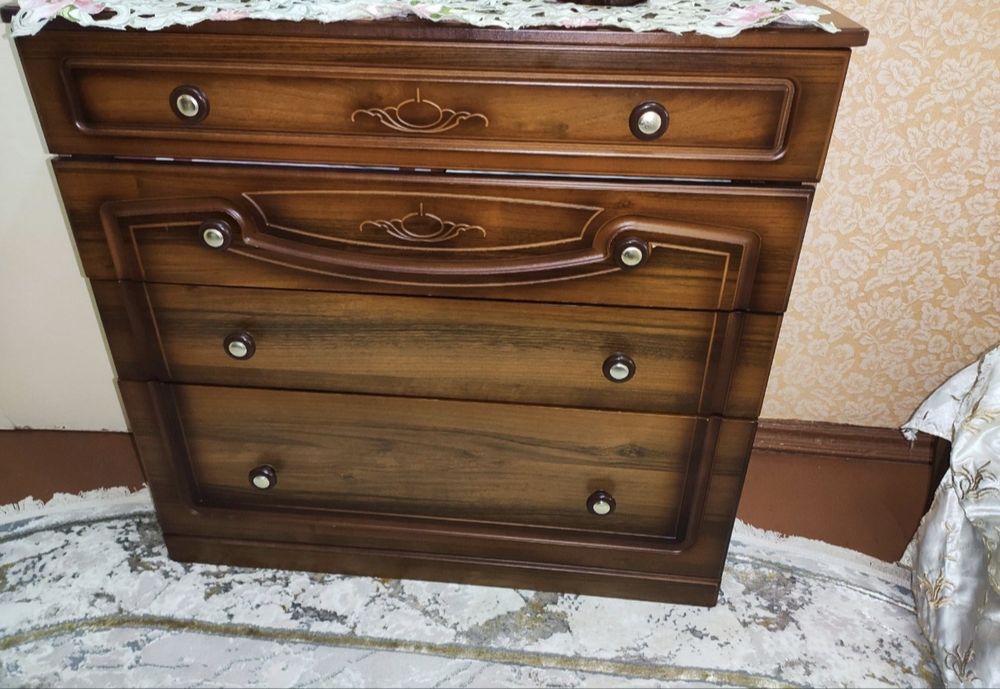 Продам спальный гарнитур.