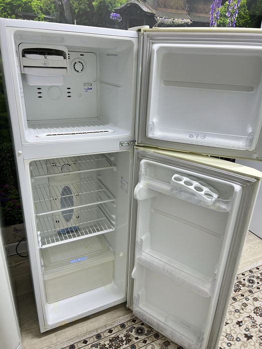 Продам Холодильник с Машинкой