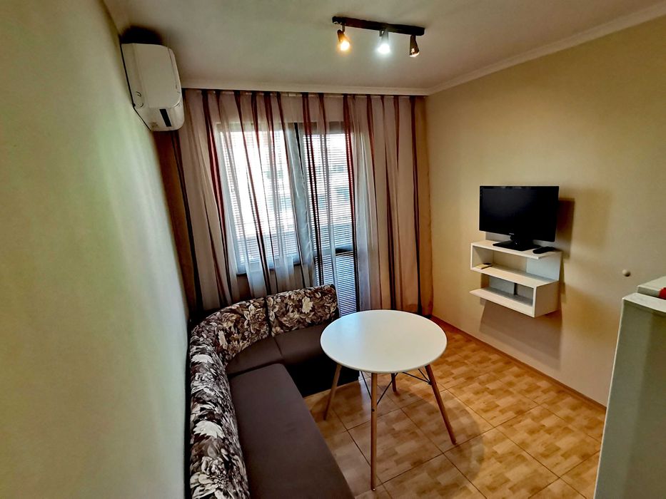 Дава се под наем Двустаен апартамент в Бургас, Възраждане - 50 кв.м за 255 € - Снимка #1