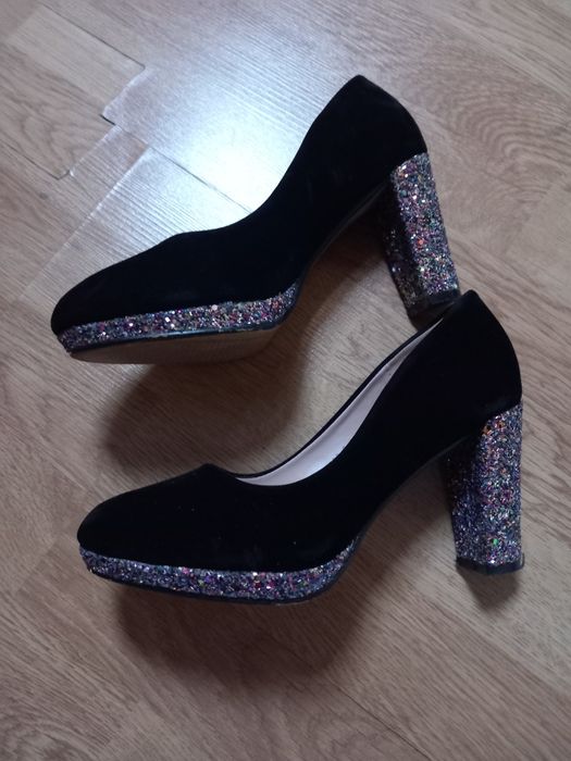 Pantofi mărimea 37