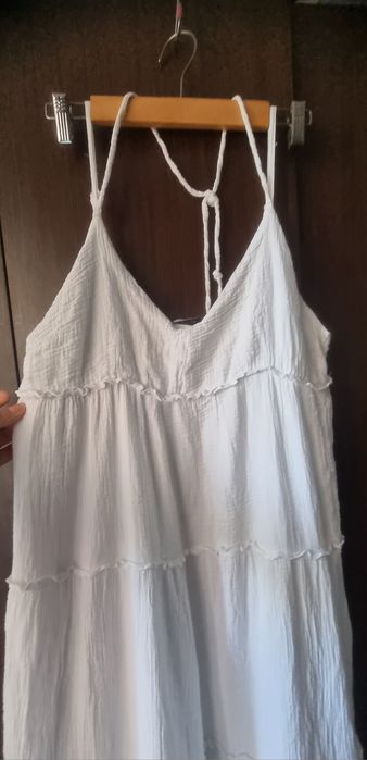 Vând rochie albă Reserved