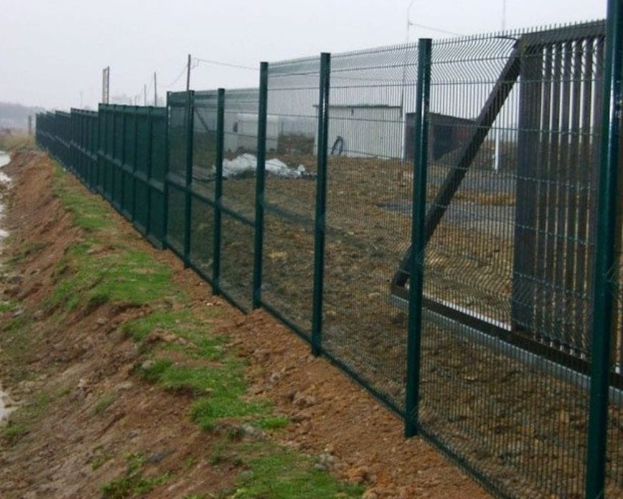 Executăm garduri și porți la comanda