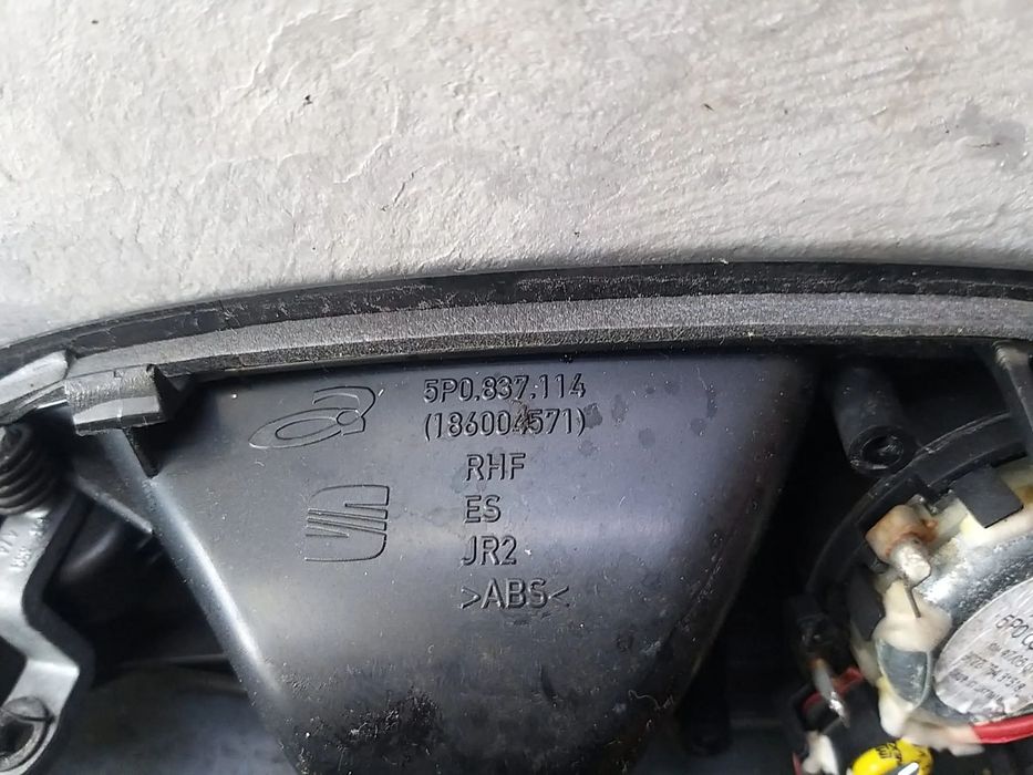 Maner interior boxa tweeter usa dreapta fata seat leon 1p 5p0837114 5p0035411