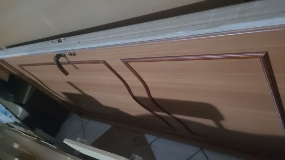 Продам дверь 200*90, коричневая ,мдф