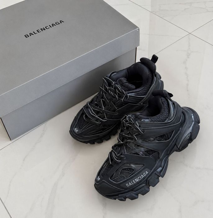 Adidași Balenciaga in stoc