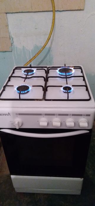Газ плита жасап тур
