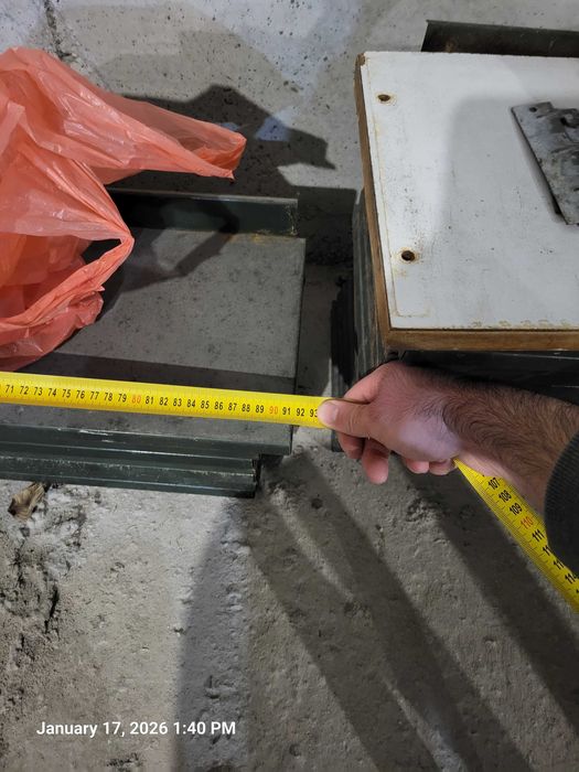 метеални стелажи