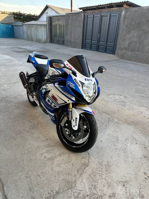 Suzuki GSX R 750