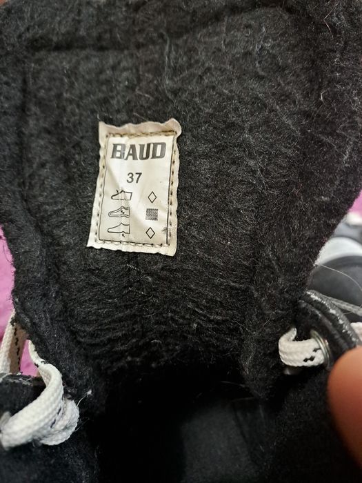 Коньки хоккейные.