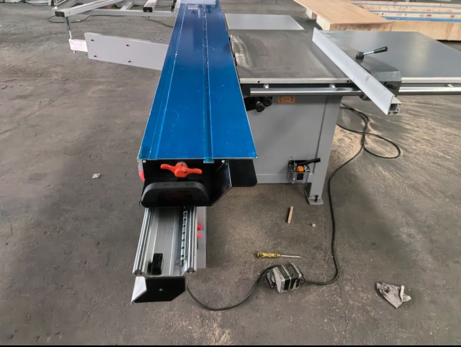 Форматно раскроечный станок ( распиловочный станок )