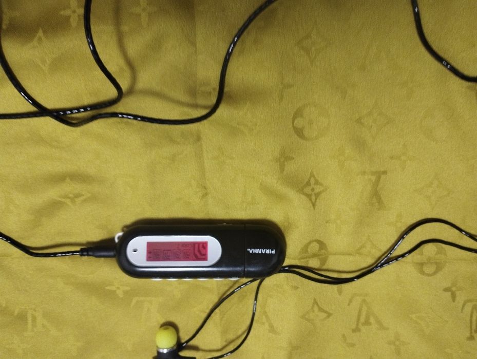 Assalom alekum Mp3 Sotiladi 4gb Diktafon Xam Bor