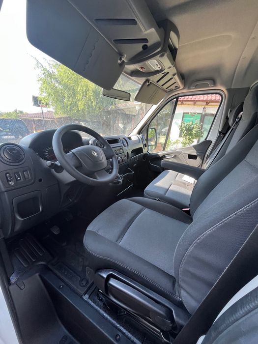 Autoutilitara Renault Master Doka