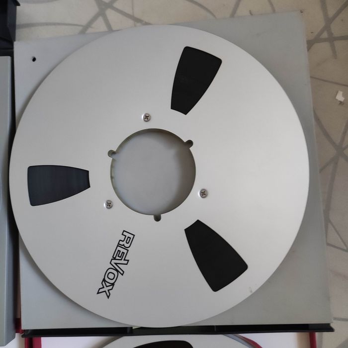 Катушка с лентой