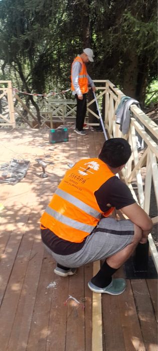 Бригада мастеров по дереву плотников