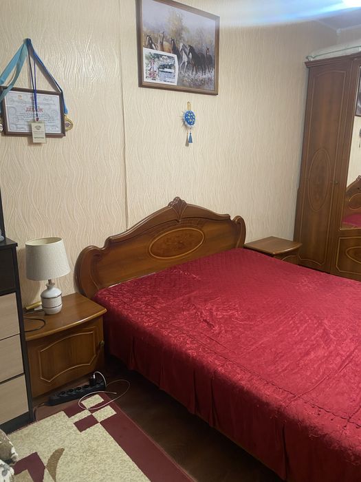 Продам спальный гарнитур