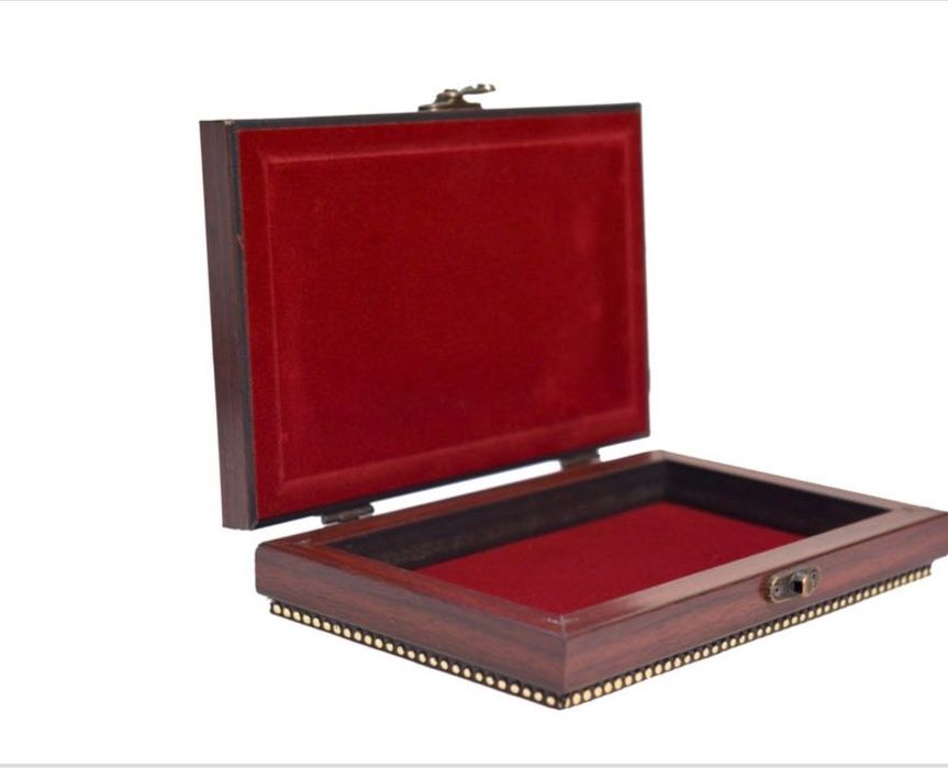 Ръчно-изрисувана кутия със злато