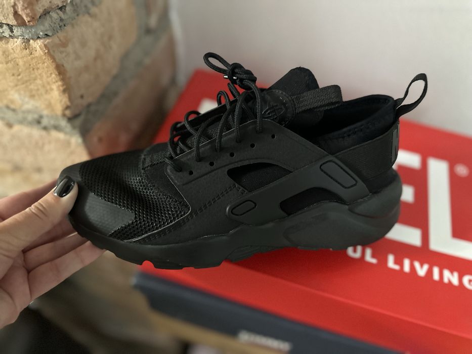 Adidasi nike ,apriape noi fara defecte nr 38 pentru sala …