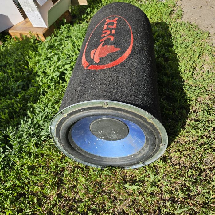 Продам сабвуфер на машину