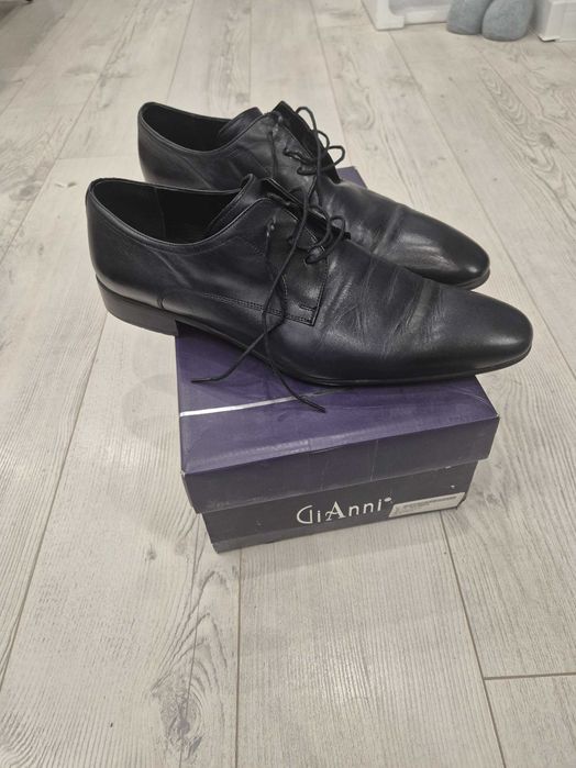 Официални обувки