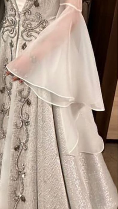 Платье на свадьбу, ҰЗАТУ