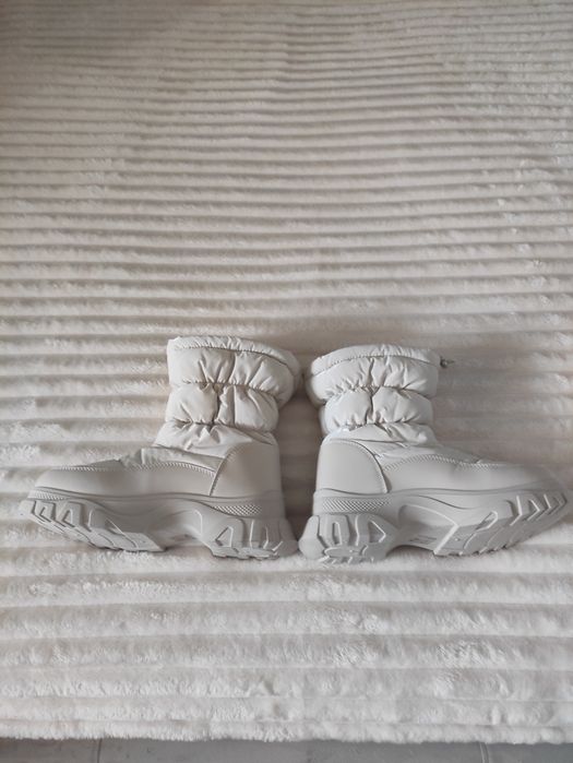 Продавам Боти нови