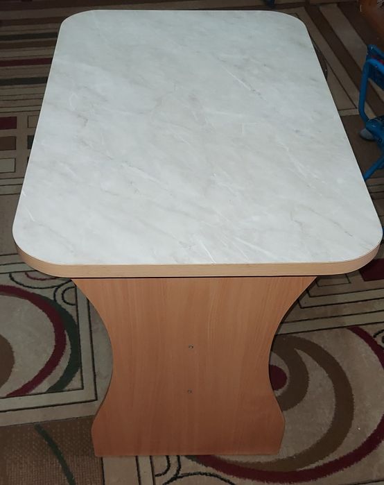 Продам кухонный стол