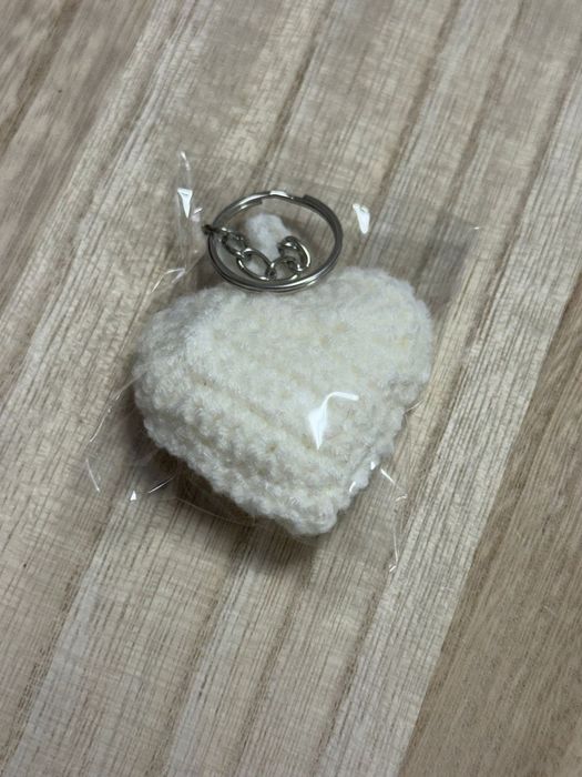 Breloc Inima Handmade Tricotat Alb