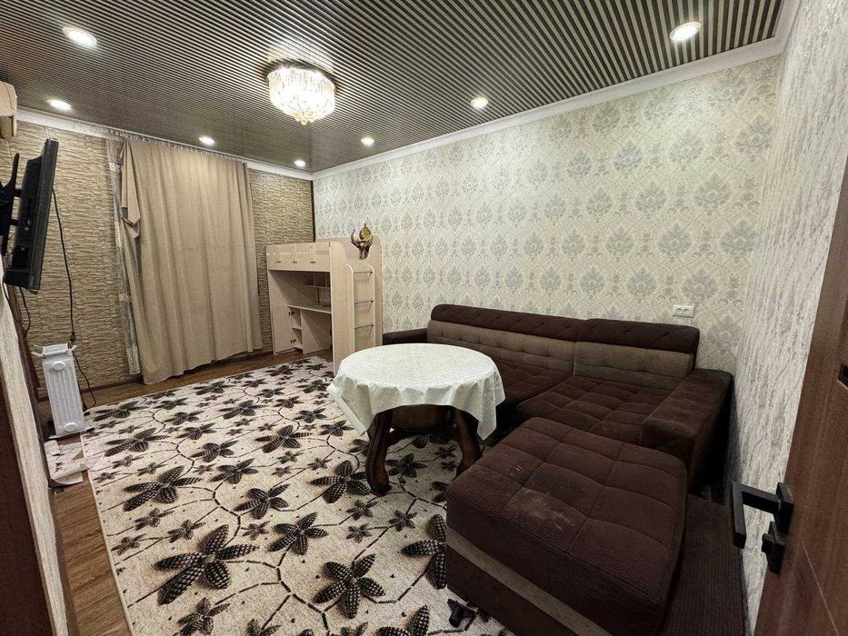 Чиланзар 8, 1комн/1/4, Евро Ремонт, Кирпич. 28м2. Ор-р: Парус