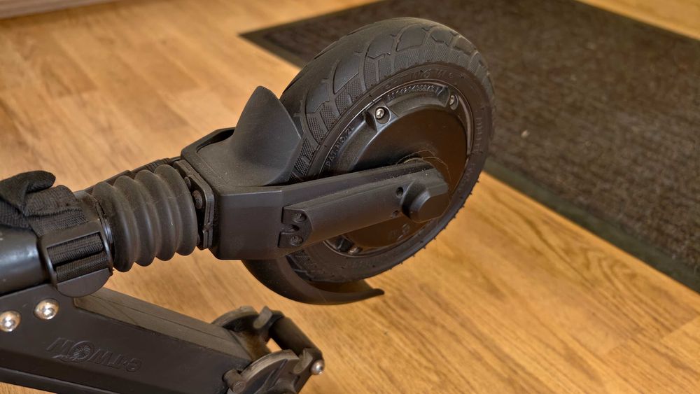 Trotineta eTwow Booster neagră, în stare foarte bună, sistem KERS!