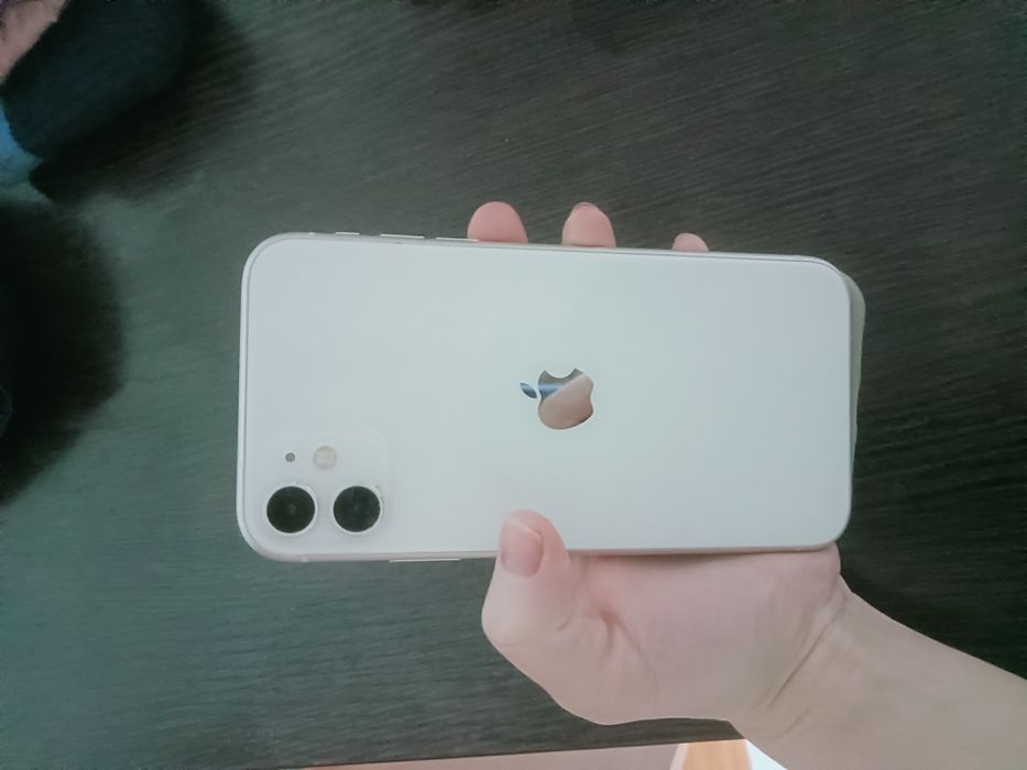 продается айфон 11