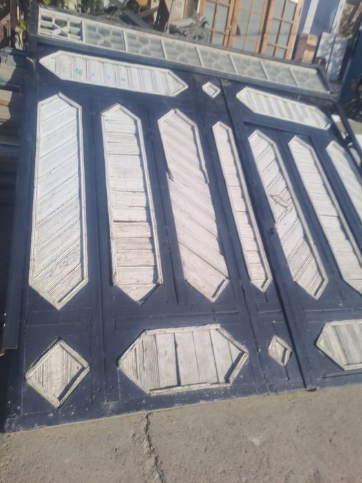 Дарвоза сотилади.