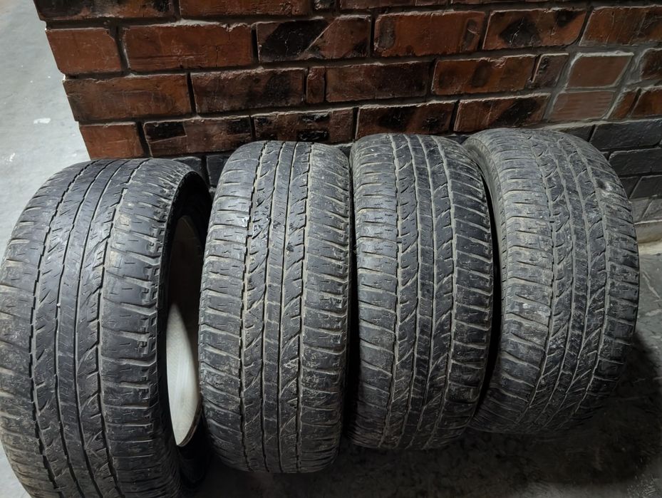 Продам комплект шин 225/55/18