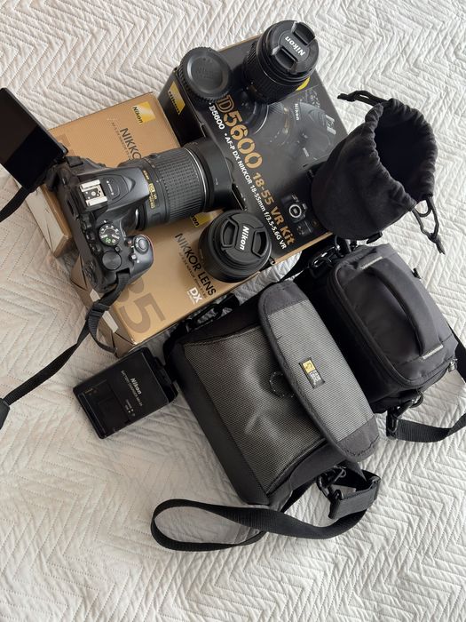Nikon D5600 cu 3 obiective 18-55mm / 35mm / 55-200mm