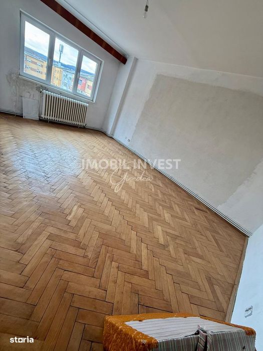 Apartament cu 3 camere, decomandat, Cetate, pret 79.000