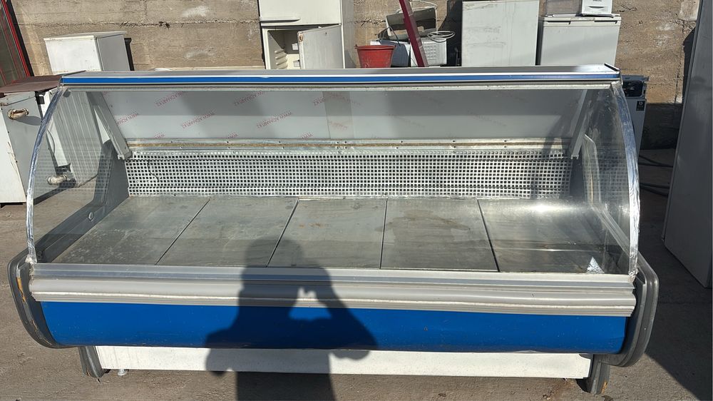 Витринный холодильник