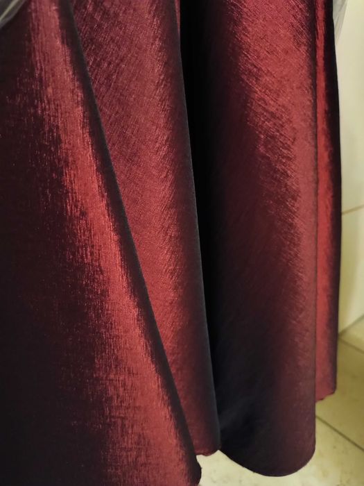 Бална рокля Piyamor с уникално преливащ се цвят бордо, размер M