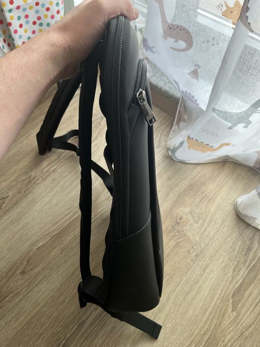 Тънка и компактна раница за лаптоп