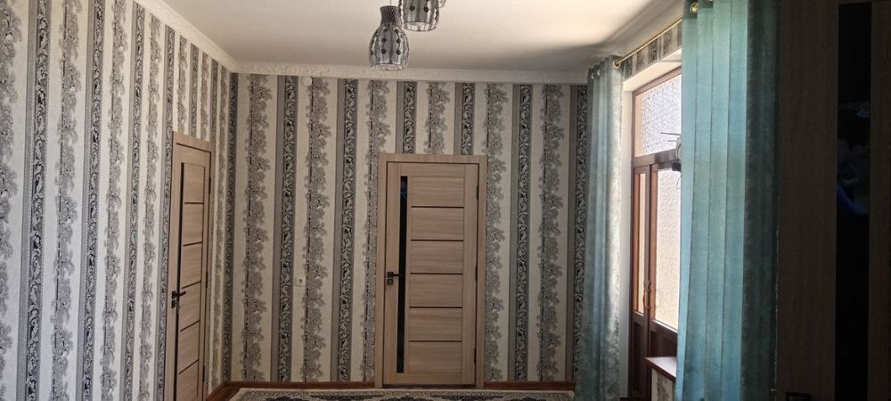 Hovli sotiladi navoiy farxod safxozda, 5 sotix yevro remont uy