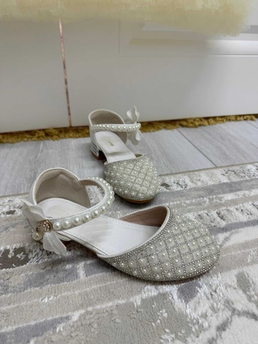 продам туфельки на девочку