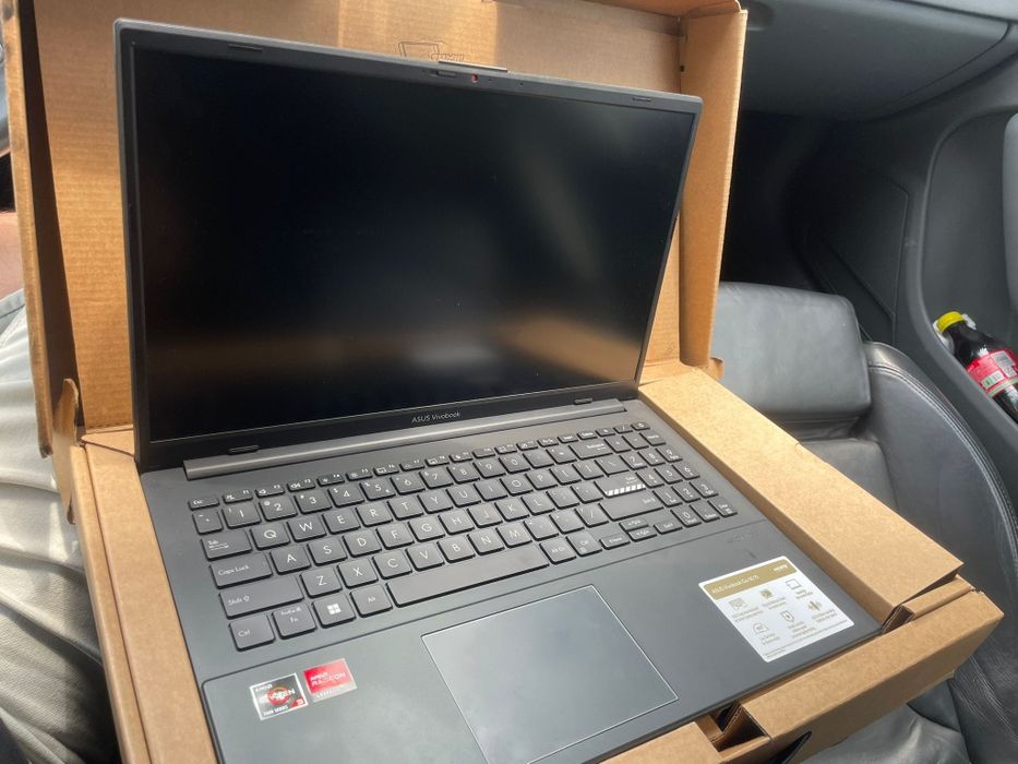 Vând Laptop Nou Asus Vivobook