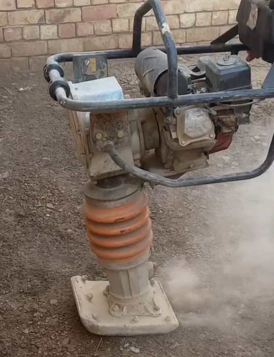 Бензиновая вибротрамбовка