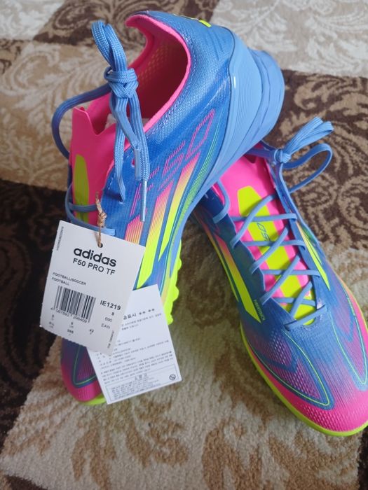 Бутса ADIDAS BREND. Привезли из Кореи очень красиво