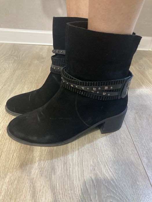 Продам замшевые сапоги