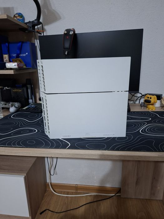 Ps4 1T бял (добавени 500gb) с един joystick  +13 игри