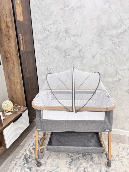 Продам манеж почти новый